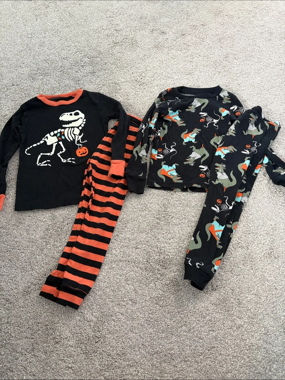 Carter’s toddler Halloween Dinosaur Pajama Set 4T